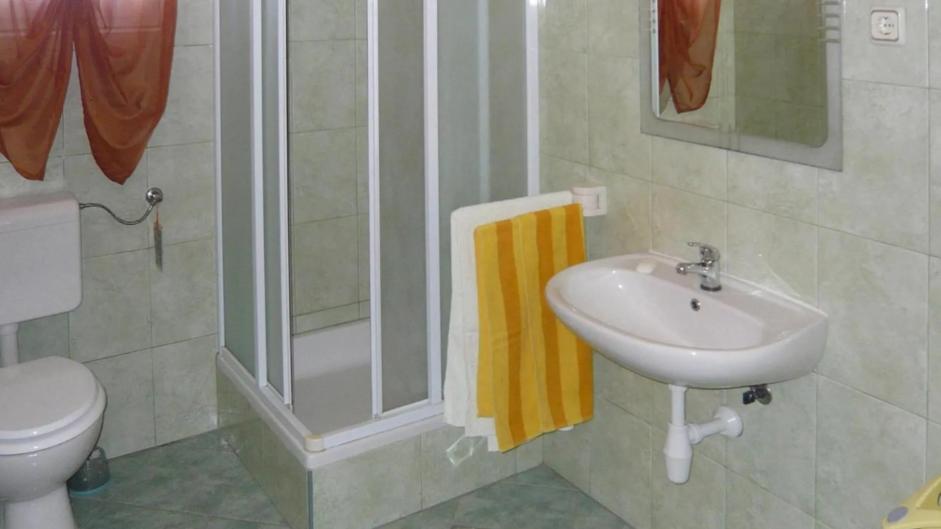 Apartments Ljilja In Privlaka, Near Sandy Beach Privlaka